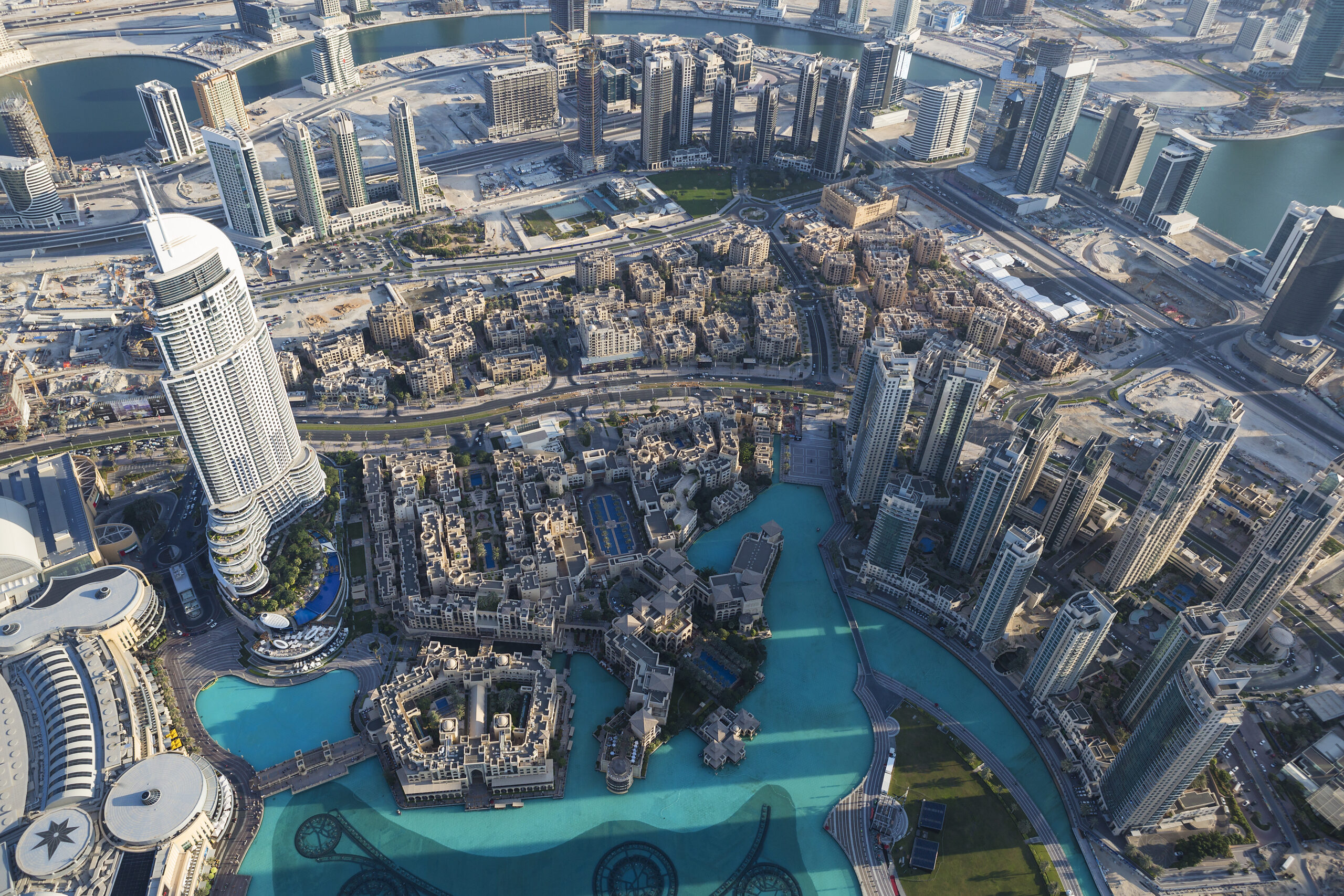 Experiencing Dubai’s Nightlife: Best Clubs and Bars