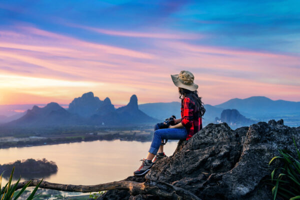 Top 10 Tips for Saving Money While Traveling